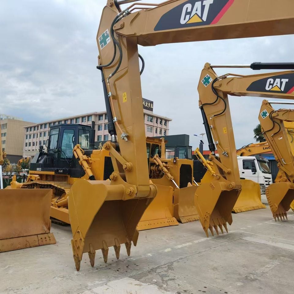 2022 Caterpillar 323D2L crawler excavator, front three-quarter view