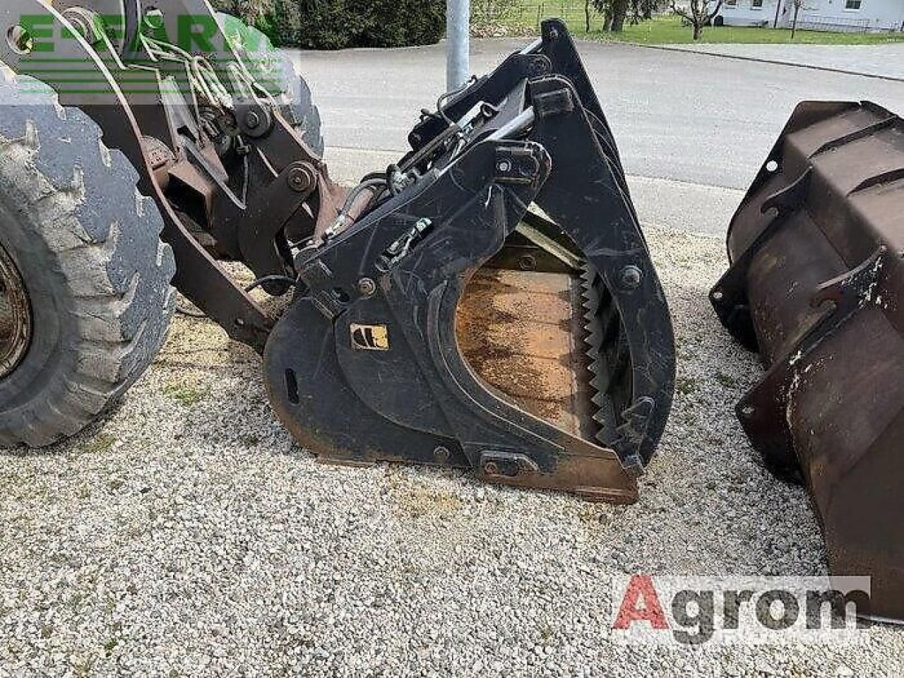 2000 Volvo L40B wheel loader attachment view