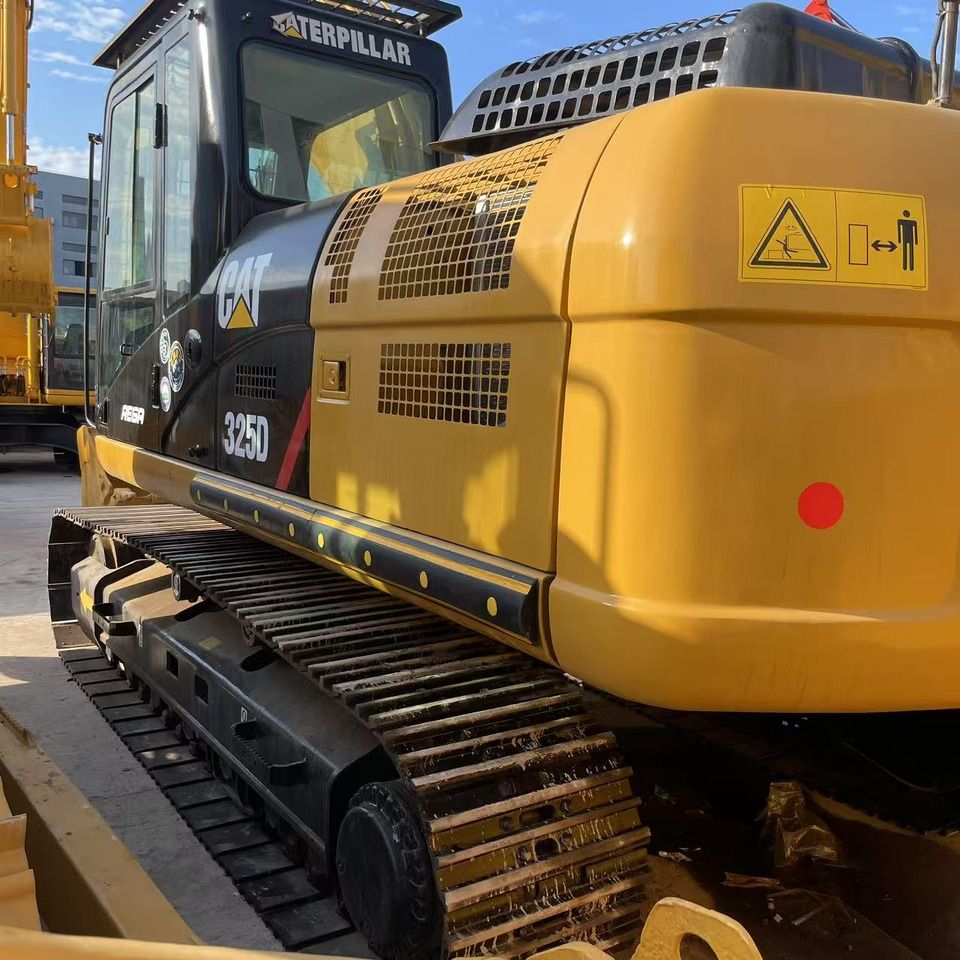 2022 Caterpillar 325D crawler excavator side view