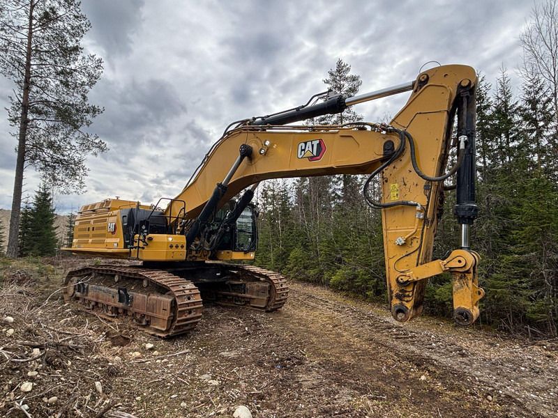 2022 Caterpillar 395-07A crawler excavator side view