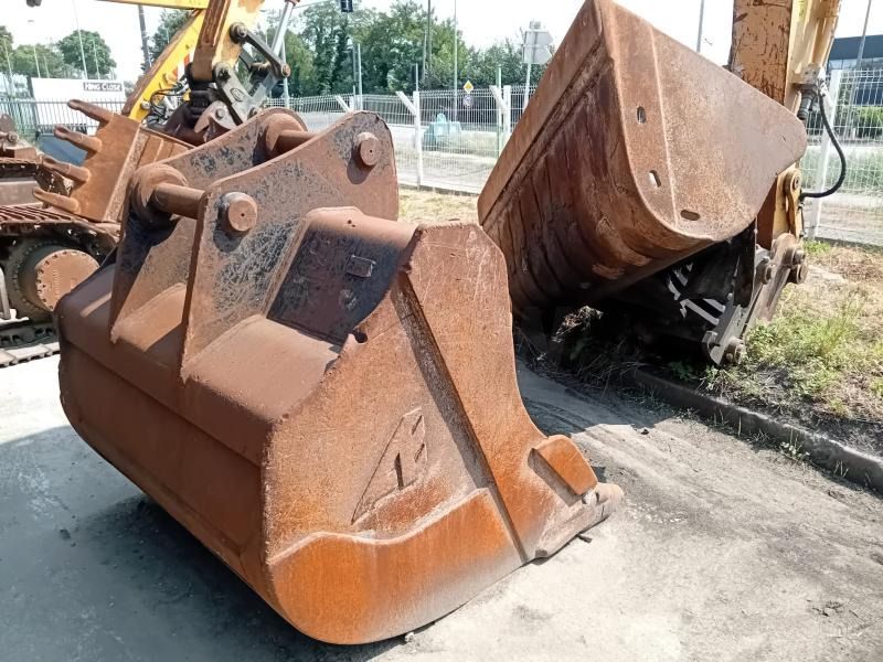 2013 Caterpillar 320EL excavator buckets