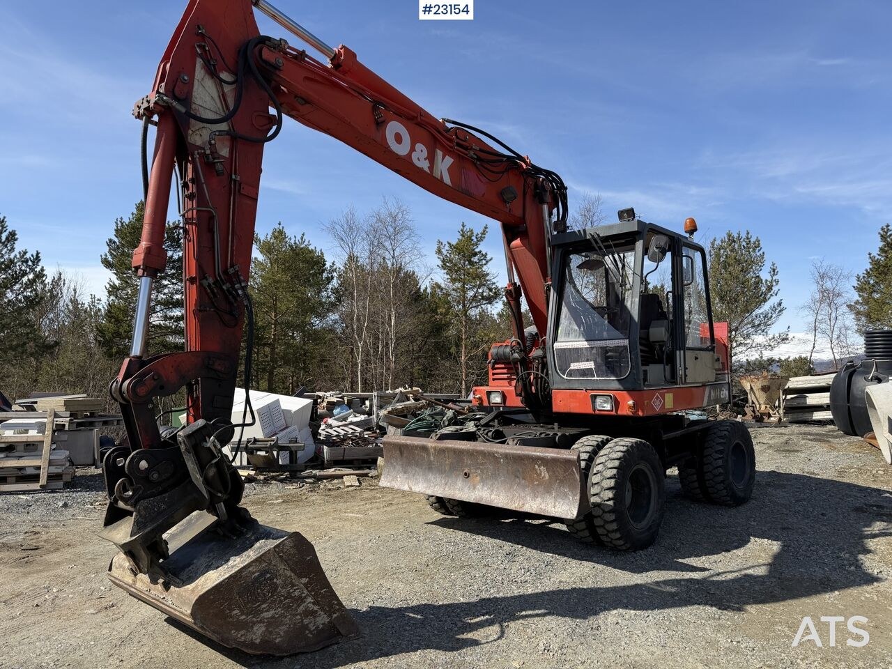 1997 O&K MH CITY wheeled excavator, front three-quarter view 1997 O&K MH CITY wheeled excavator, front three-quarter view