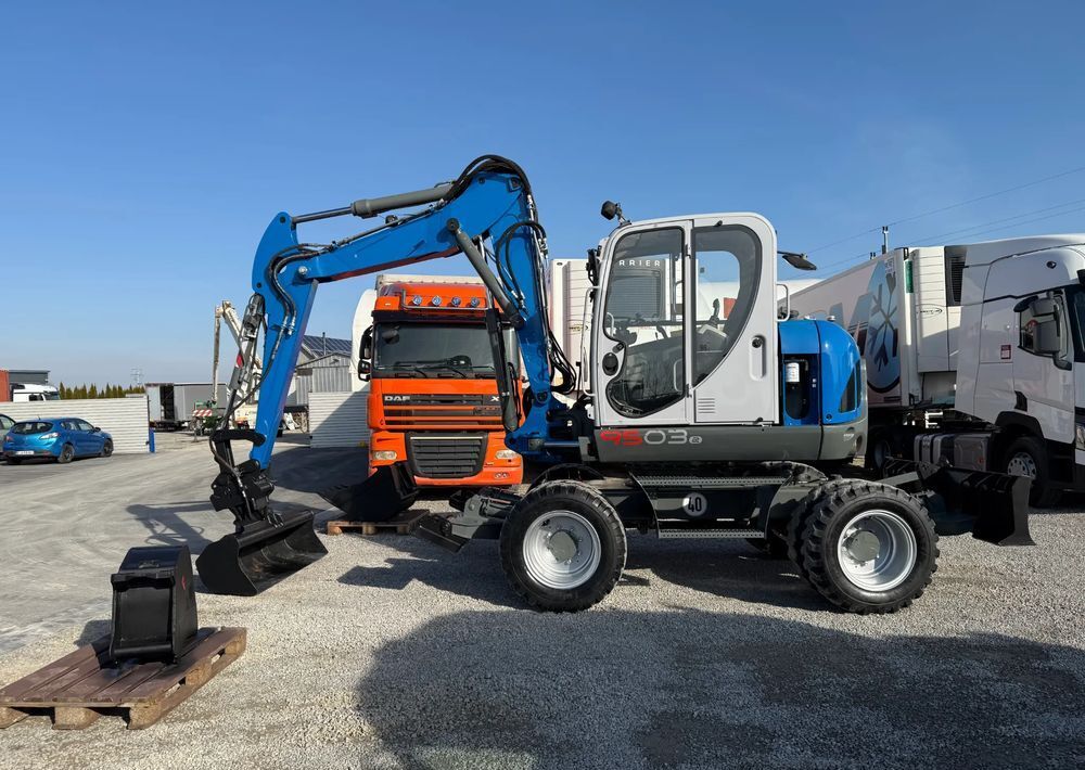 2013 Wacker Neuson 9503-2 wheel excavator, side view