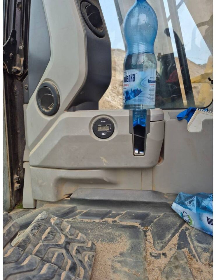 2016 Caterpillar 323FL crawler excavator interior cab view