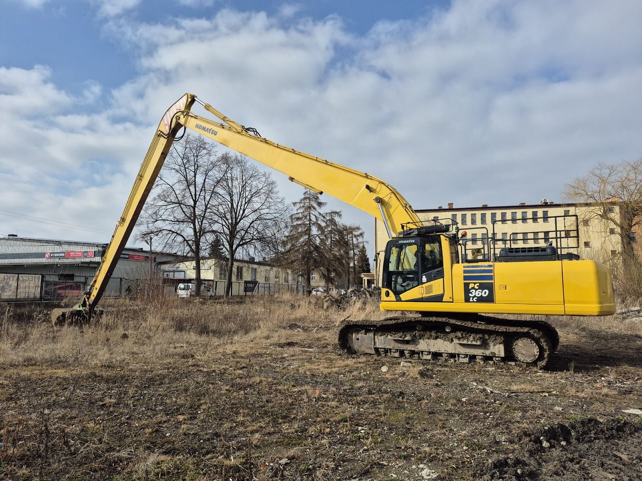 2015 Komatsu PC360LC-10 crawler excavator, side profile view