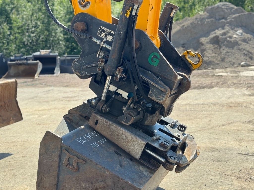 2017 JCB 175 wheel excavator attachment detail