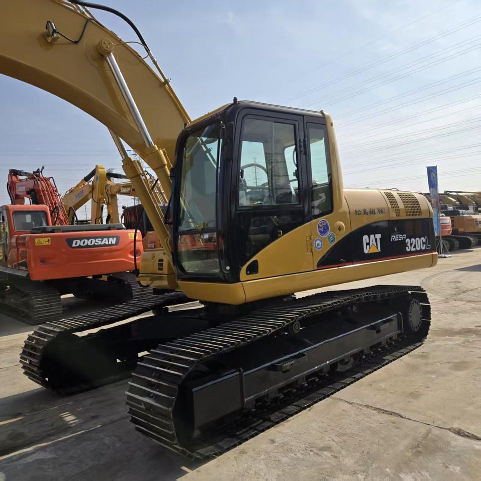 2008 Caterpillar 320CL crawler excavator, side profile view