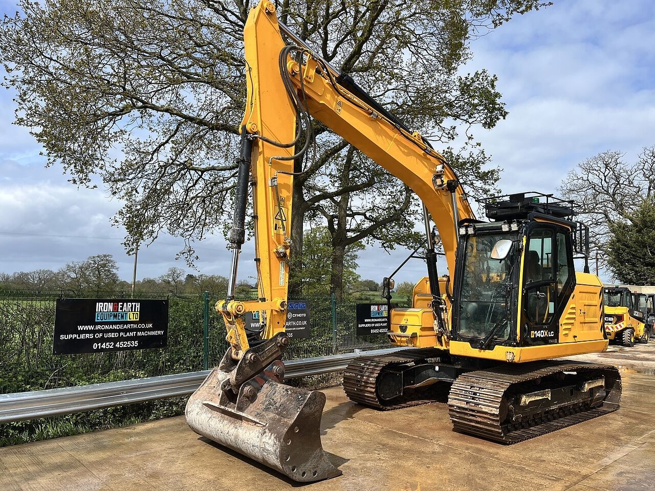 2023 JCB 140X LC crawler excavator, front three-quarter view