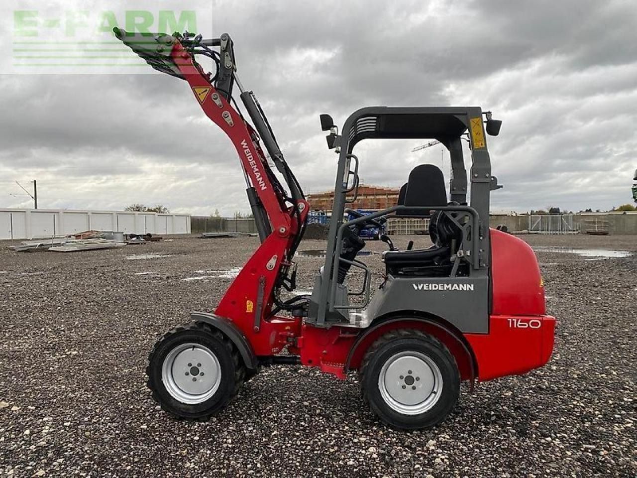 2011 Weidemann 1160 mini excavator side view 2011 Weidemann 1160 mini excavator side view