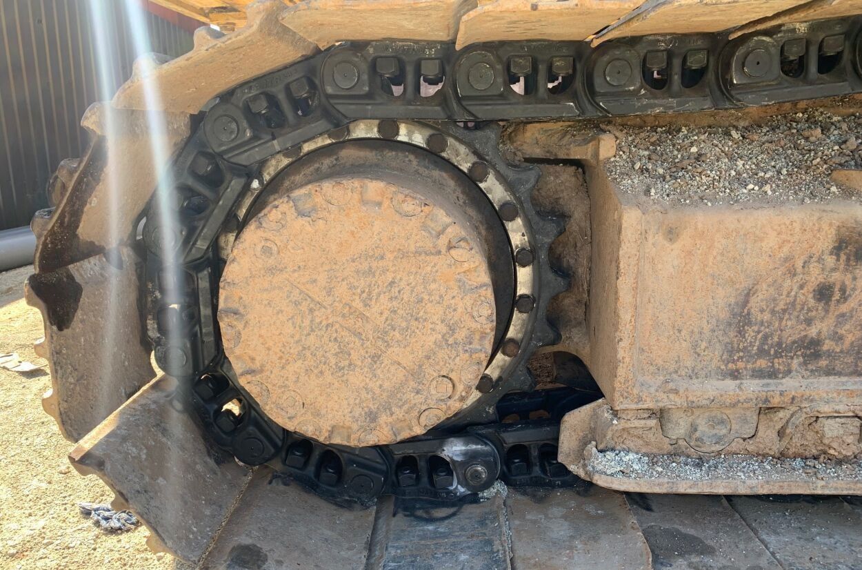 2006 Komatsu PC210LC-8 crawler excavator track drive detail