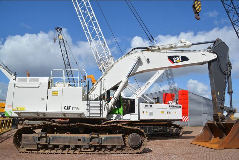 2014 Caterpillar 374FL crawler excavator, side view