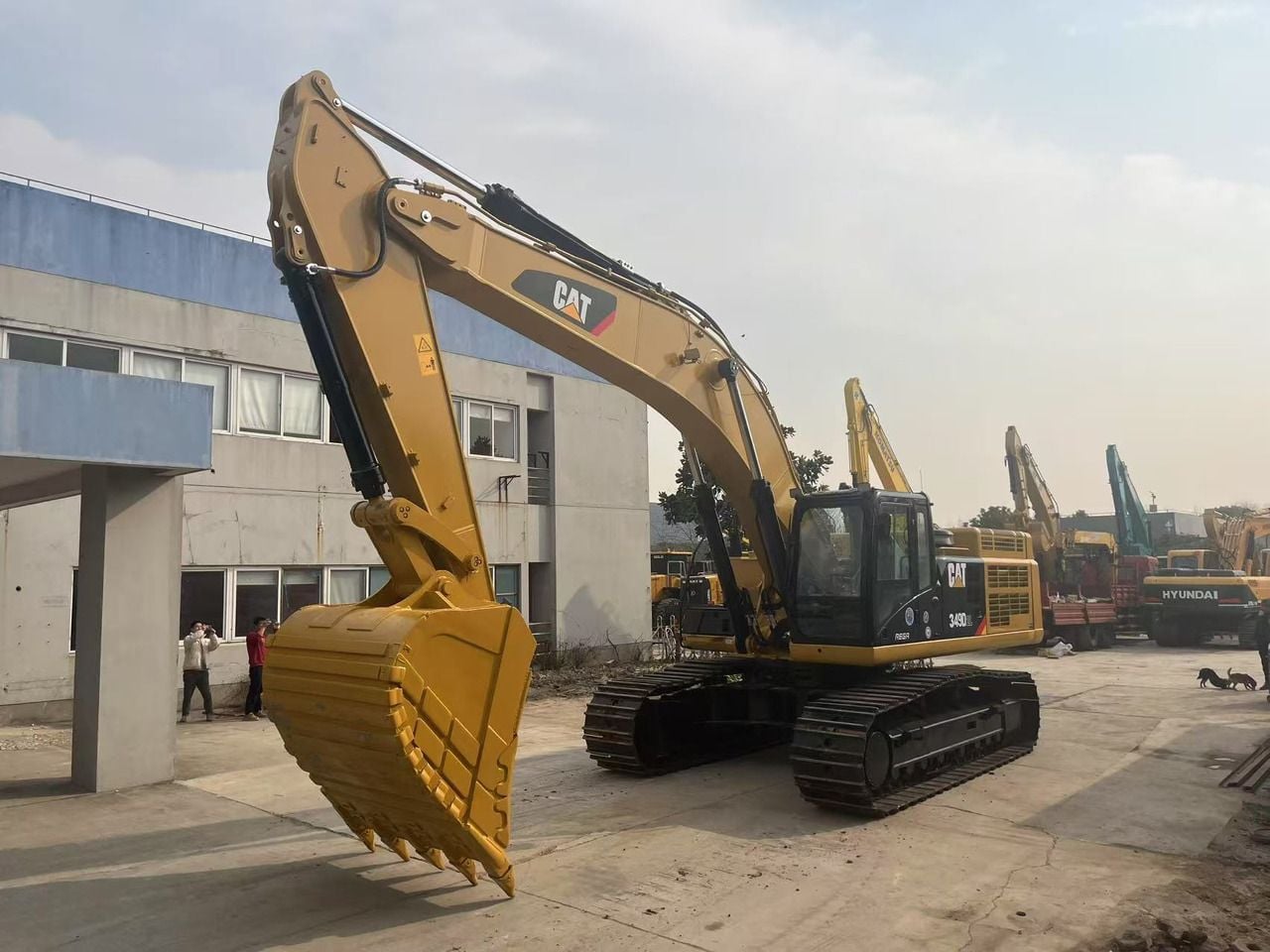 2022 Caterpillar 349D2L crawler excavator, side profile view 2022 Caterpillar 349D2L crawler excavator, side profile view