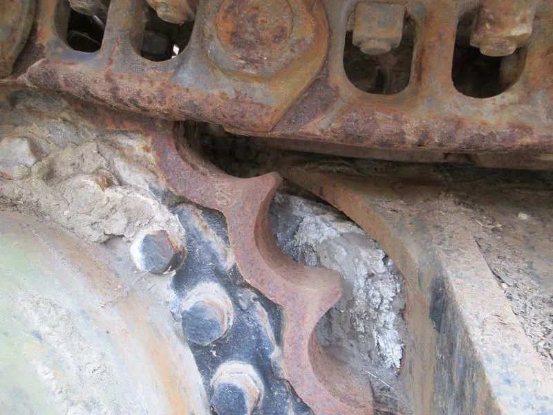 1994 JCB JS450 crawler excavator track sprocket detail