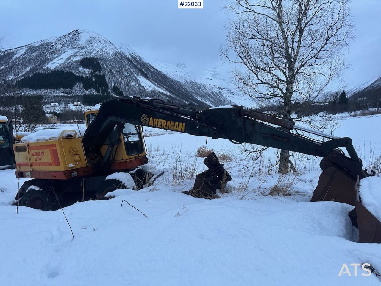 1991 Åkerman H7M wheel excavator, side profile view