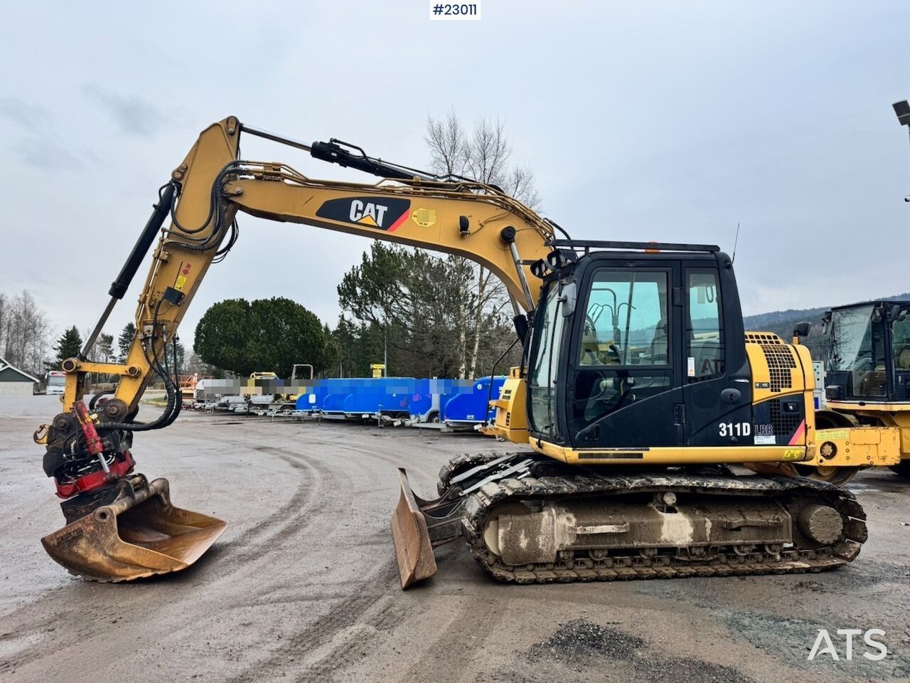 2011 Caterpillar 311D LRR crawler excavator side view 2011 Caterpillar 311D LRR crawler excavator side view