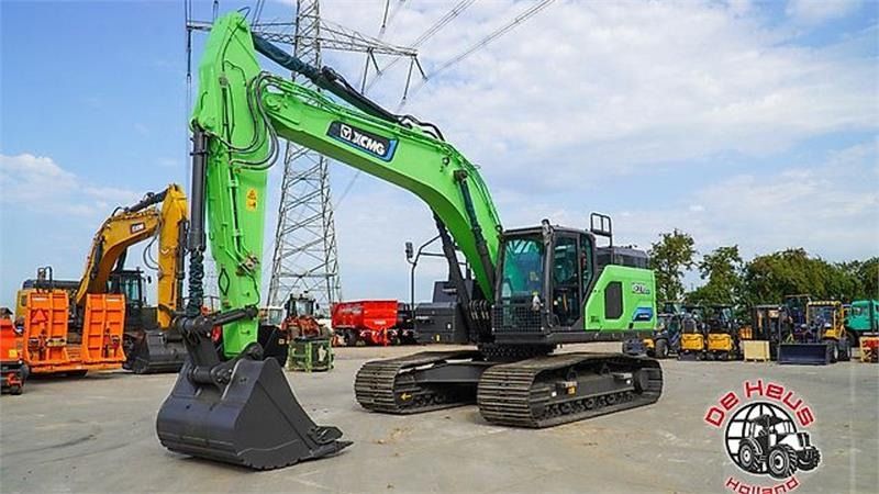 2026 XCMG XE270-EV crawler excavator, front three-quarter view