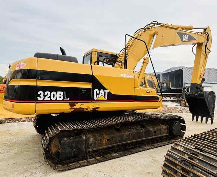 2018 Caterpillar 320BL crawler excavator, rear three-quarter view