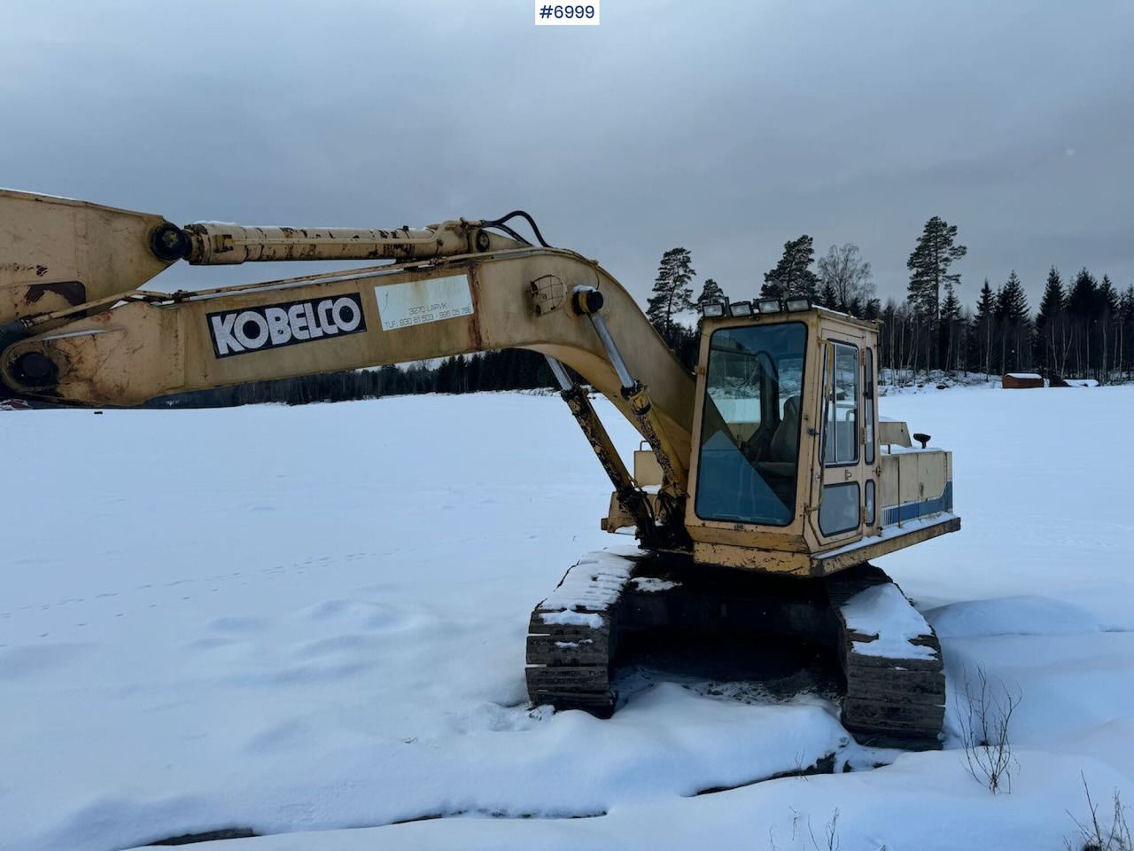 1984 Kobelco K907C crawler excavator, side view