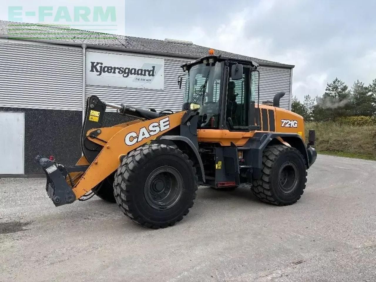 2017 CASE 721G wheel loader, side profile view 2017 CASE 721G wheel loader, side profile view
