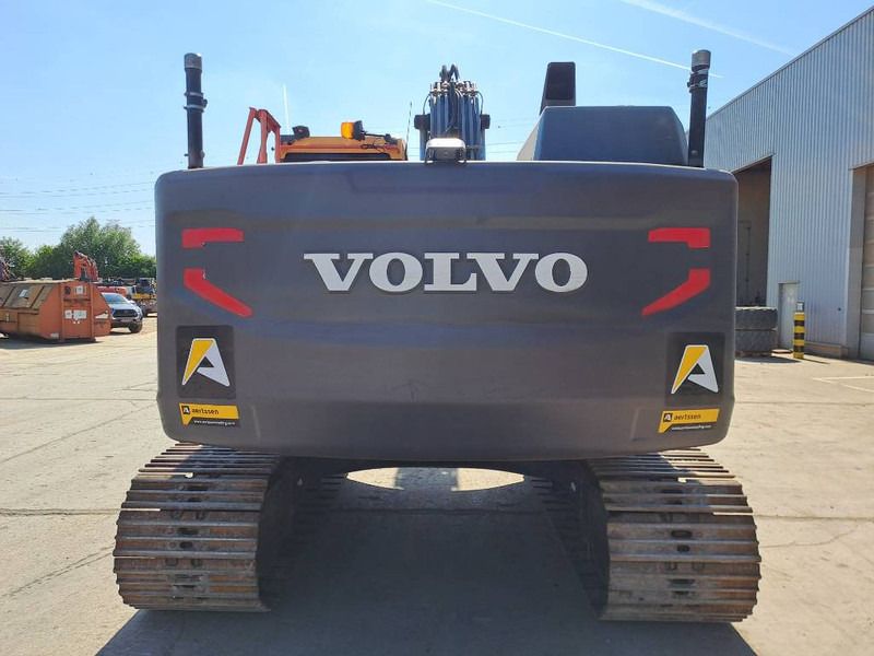 2017 Volvo EC220EL crawler excavator rear view