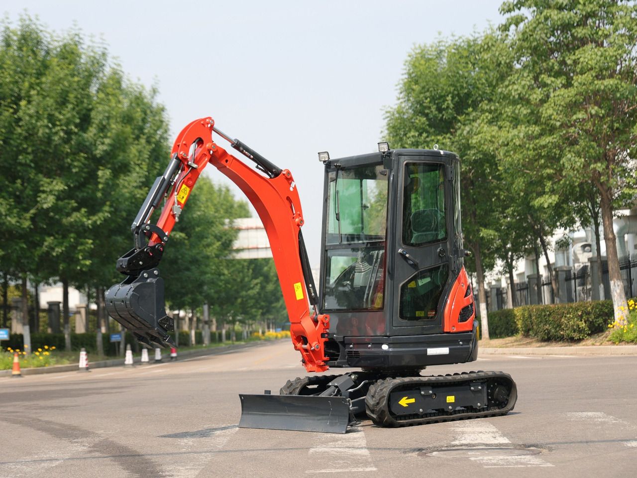 2025 Müller Machinery MB 25 PLUS-VKSH Mini Excavator with the orange boom and arm positioned to the side, showing the tracks and dozer 2025 Müller Machinery MB 25 PLUS-VKSH Mini Excavator with the orange boom and arm positioned to the side, showing the tracks and dozer