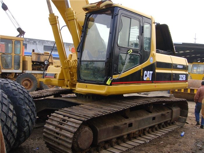 2007 Caterpillar 325B crawler excavator side view