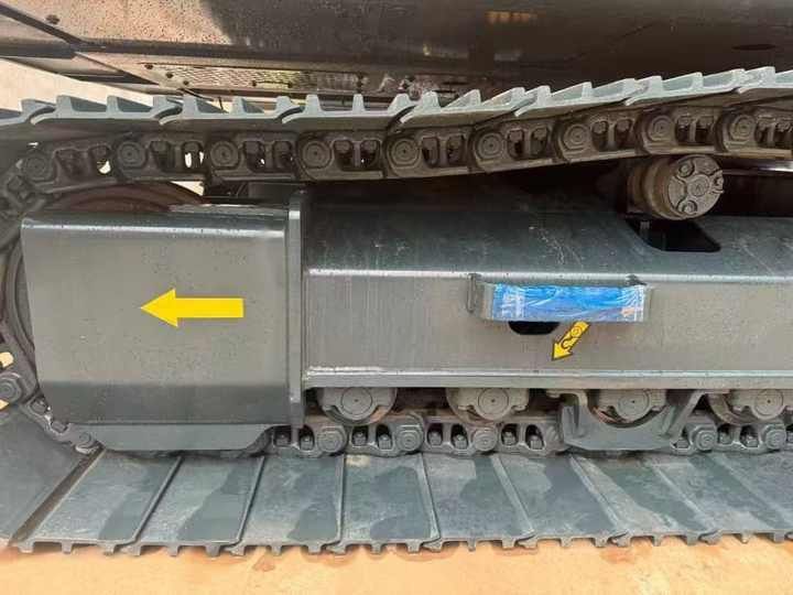 2022 Hyundai 225LVS crawler excavator track assembly detail 2022 Hyundai 225LVS crawler excavator track assembly detail