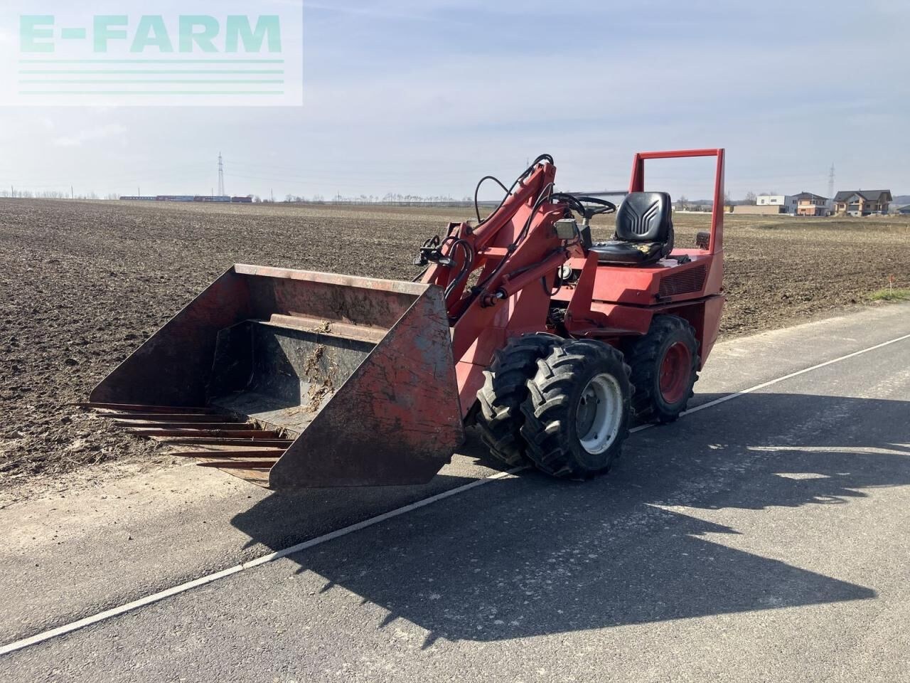 1993 Weidemann 917D M mini excavator, three-quarter front view