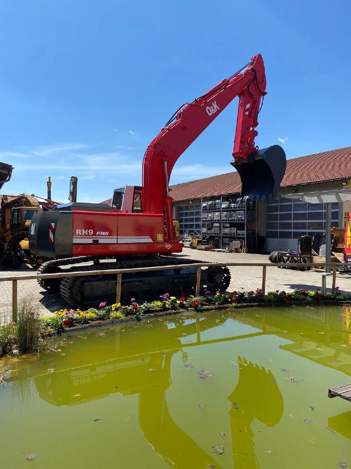 1999 O&K RH9 crawler excavator, side view