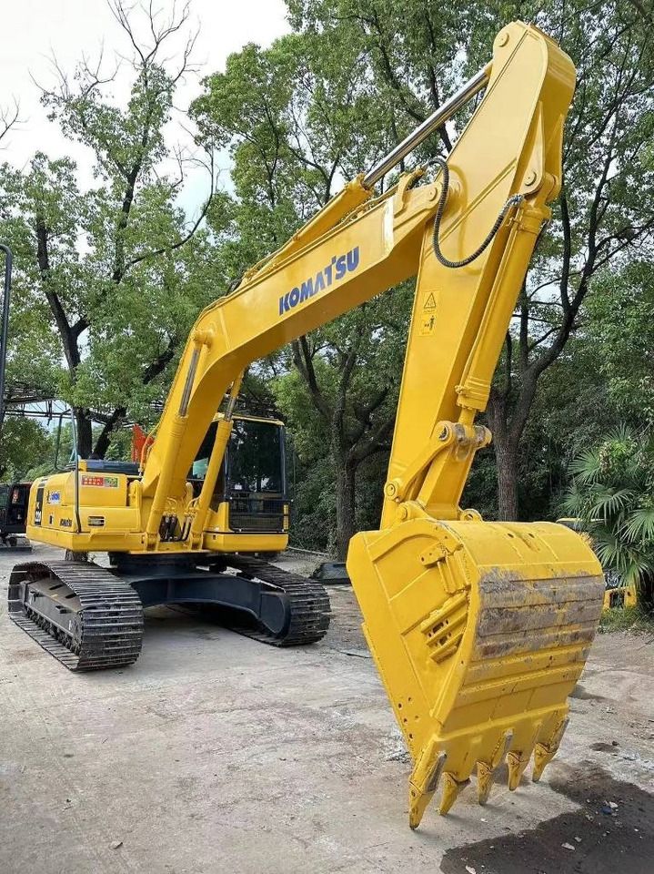 2022 Komatsu PC220-7 crawler excavator, front three-quarter view