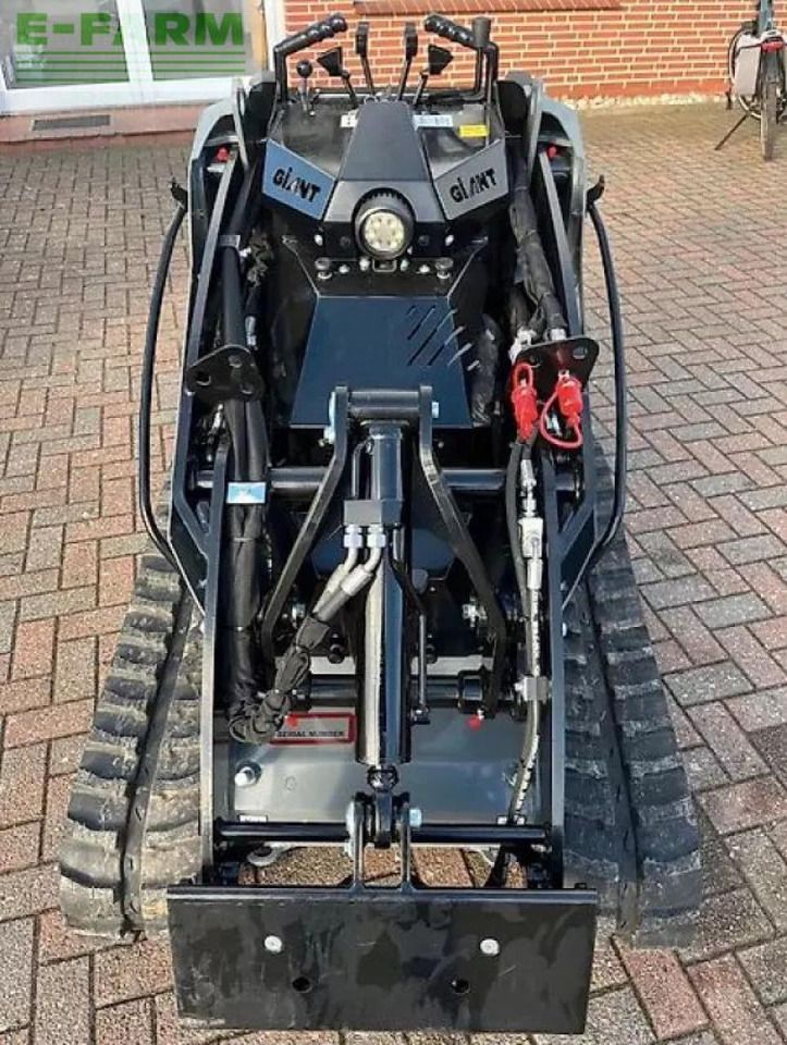 2024 Giant GS950T mini excavator, front view 2024 Giant GS950T mini excavator, front view