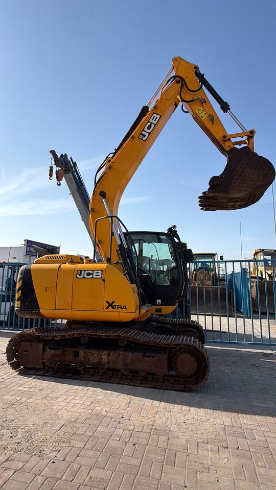 2018 JCB JS131LC crawler excavator side view