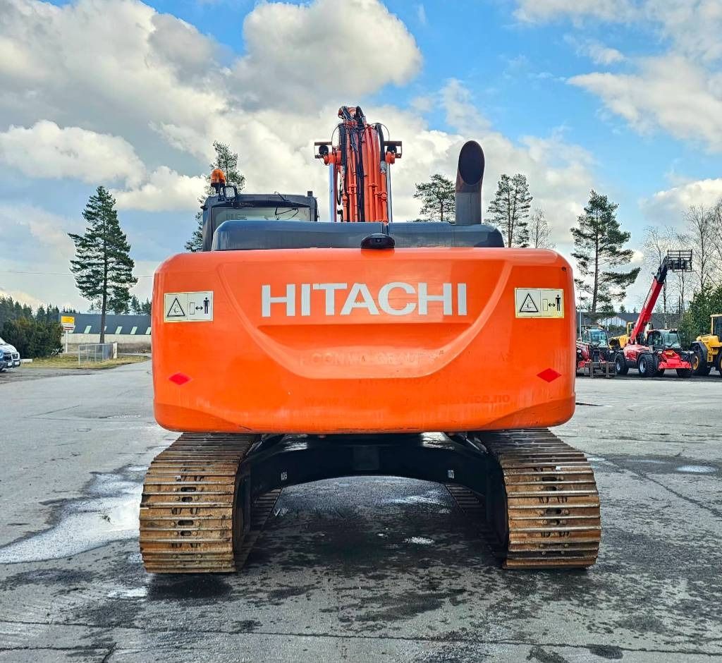 2014 Hitachi ZX210LC-5B crawler excavator rear view 2014 Hitachi ZX210LC-5B crawler excavator rear view
