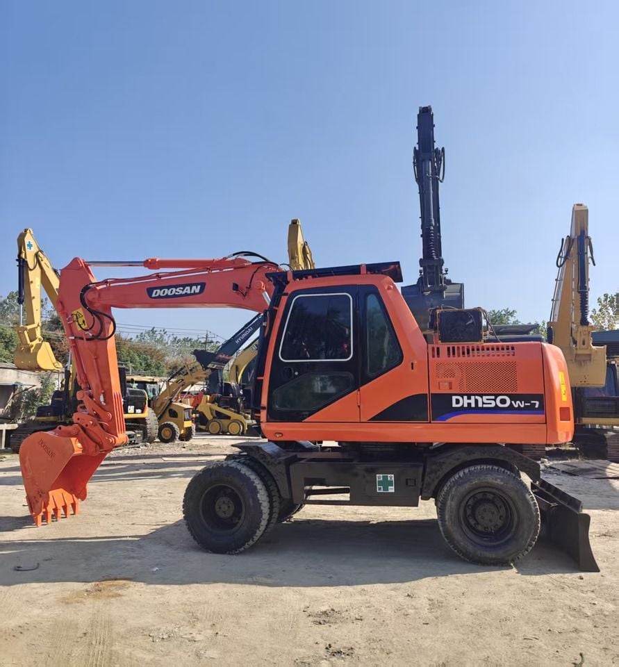 2021 Doosan DH150W-7 wheel excavator side view