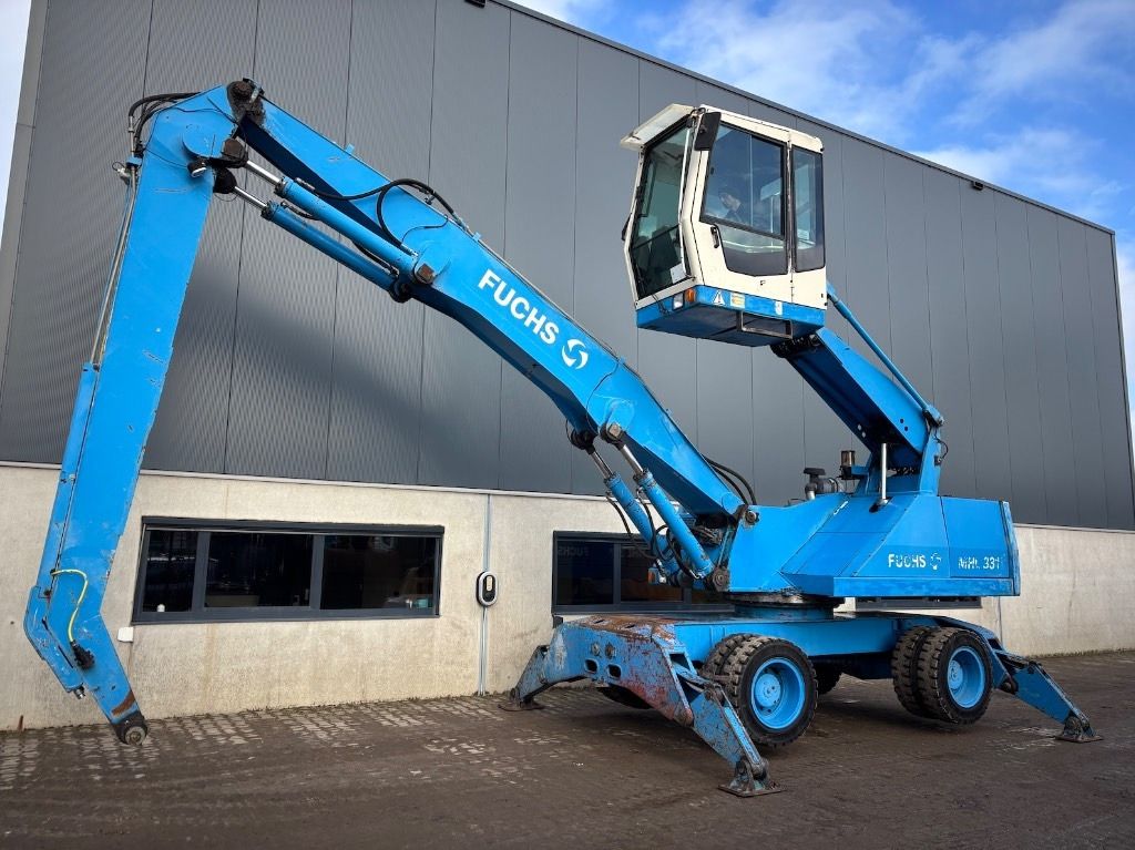 2002 Fuchs MHL331C material handler, side view