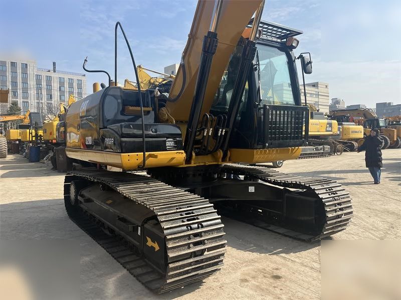 Excavator pe senile 2016 Caterpillar 320D2, vedere spate trei sferturi