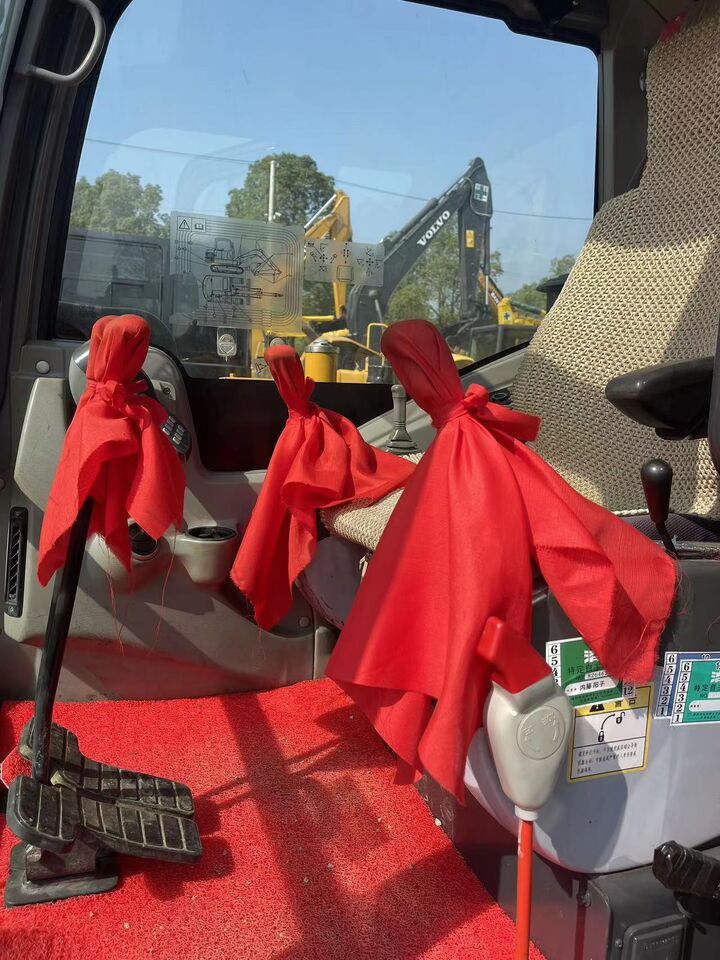 2023 XCMG XE60DA mini excavator interior view