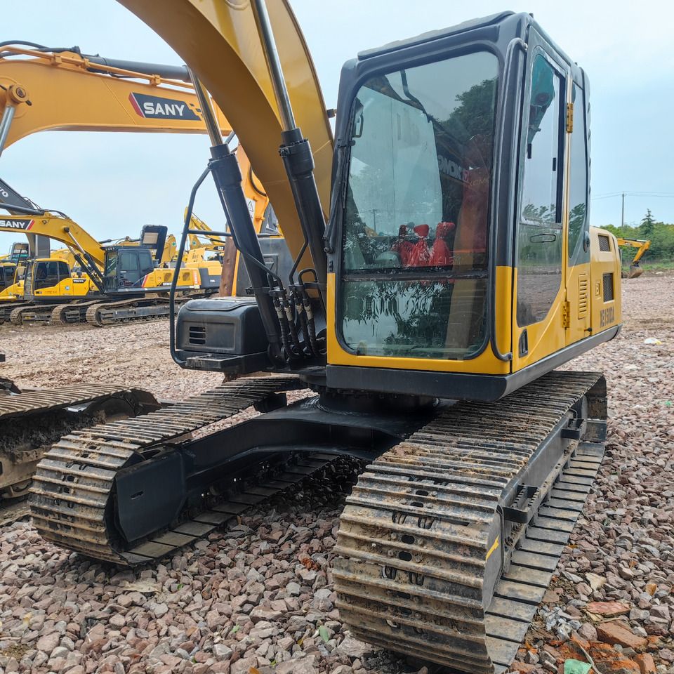2021 XCMG XE150DA mini excavator, front three-quarter view 2021 XCMG XE150DA mini excavator, front three-quarter view