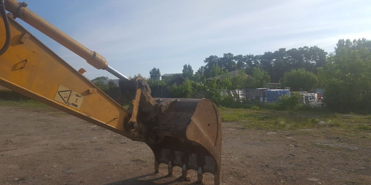 2006 JCB JS 180 crawler excavator bucket and arm detail