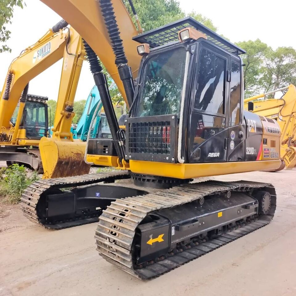 2024 Caterpillar 320D2L crawler excavator, front three-quarter view