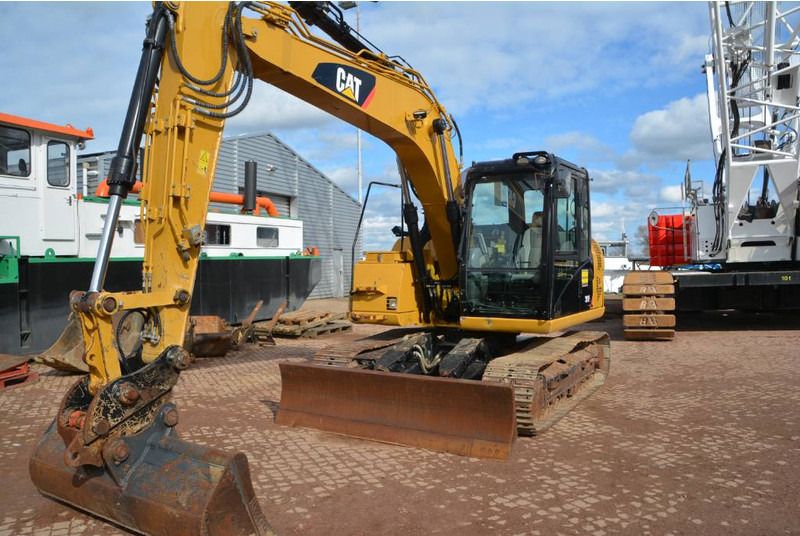 2016 Caterpillar 311FLRR crawler excavator, front three-quarter view