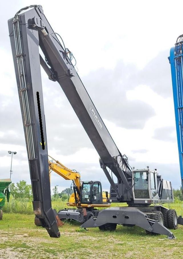2000 Terex MHL 380 material handler, side view