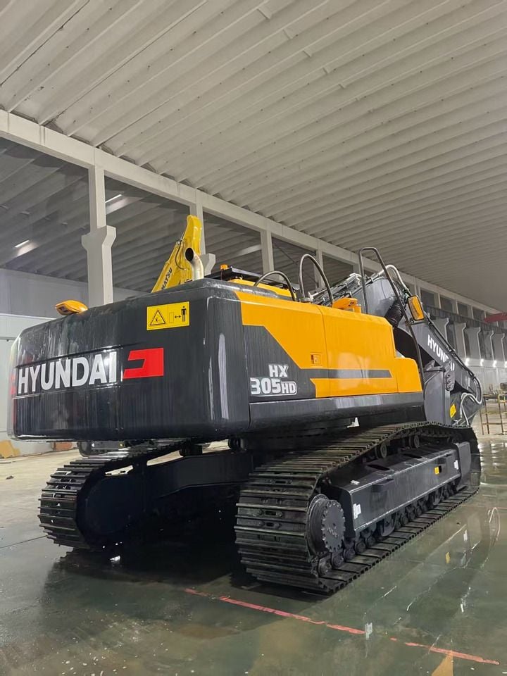 2020 Hyundai HX305-HD crawler excavator rear three-quarter view