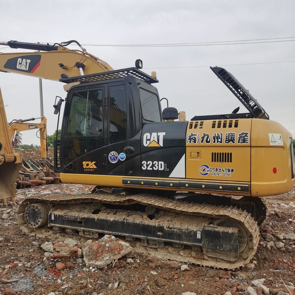 2020 Caterpillar 323DL crawler excavator side view