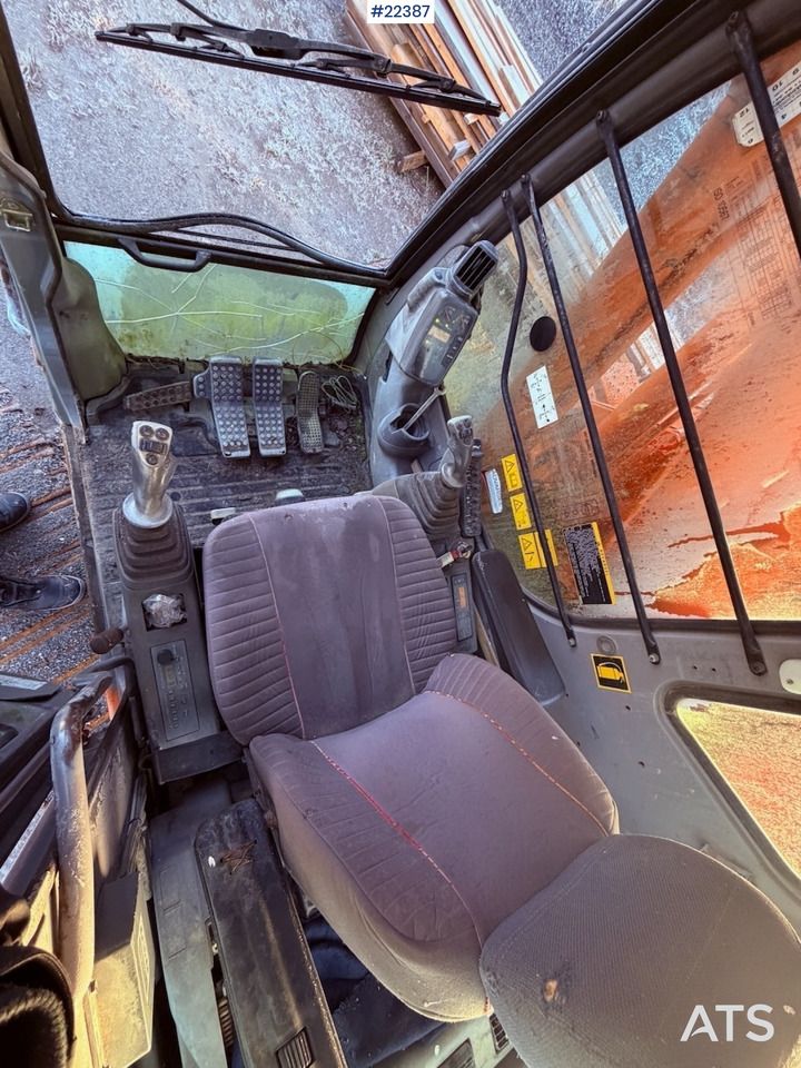 2004 Hitachi ZX225USR crawler excavator interior cab view 2004 Hitachi ZX225USR crawler excavator interior cab view