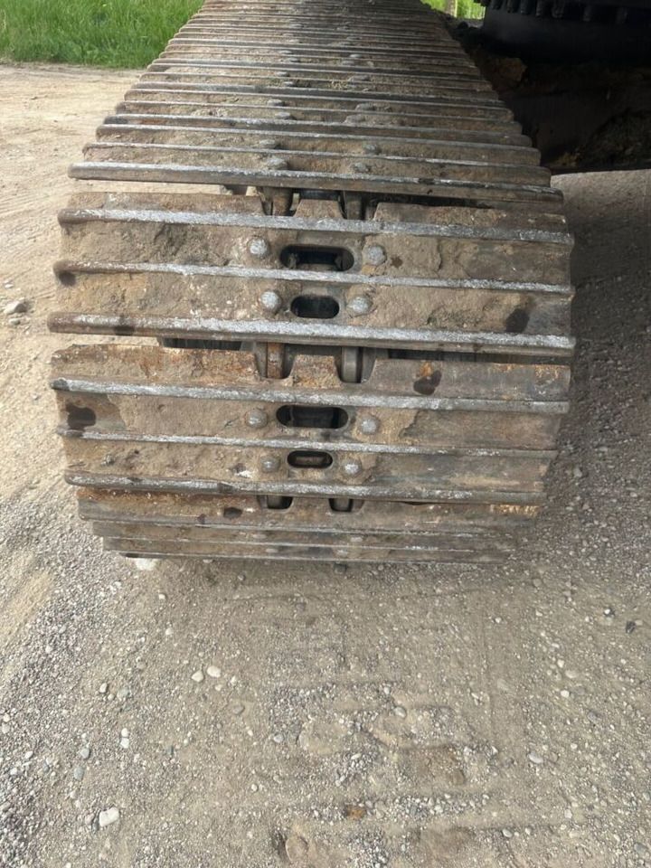 Dettaglio cingolo di escavatore cingolato Caterpillar 320D del 2011