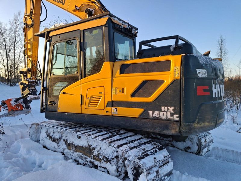 2019 Hyundai HX140LC crawler excavator side view