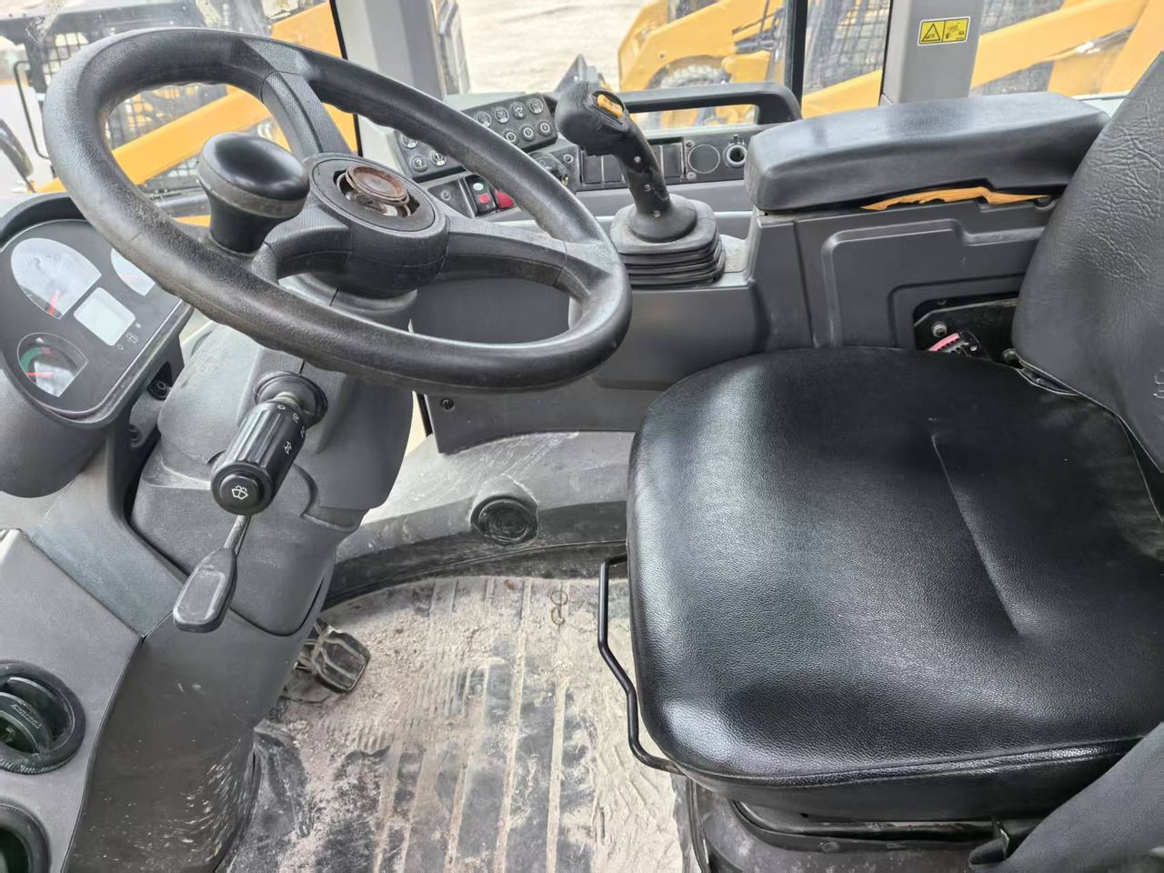 2022 Caterpillar 924K interior cab view 2022 Caterpillar 924K interior cab view