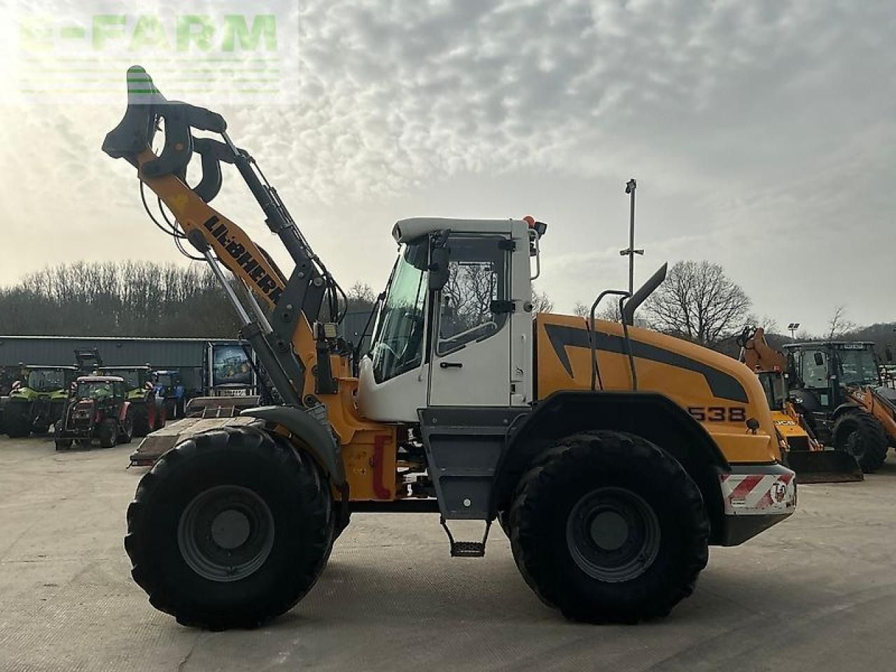 2014 Liebherr L 538 wheel loader, side view 2014 Liebherr L 538 wheel loader, side view