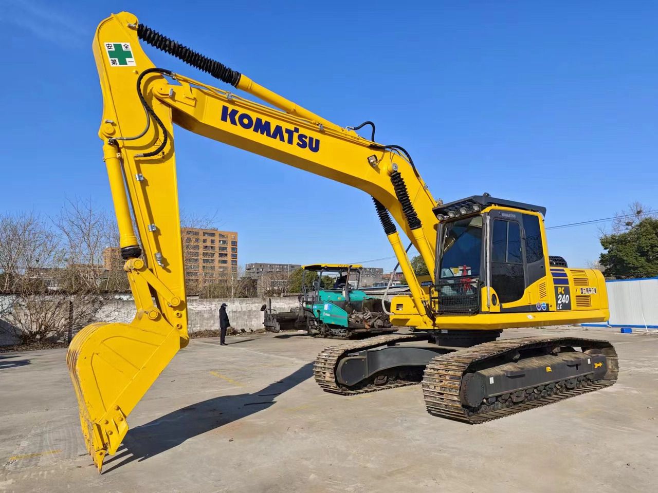 Komatsu PC240LC-8N1 crawler excavator, side view